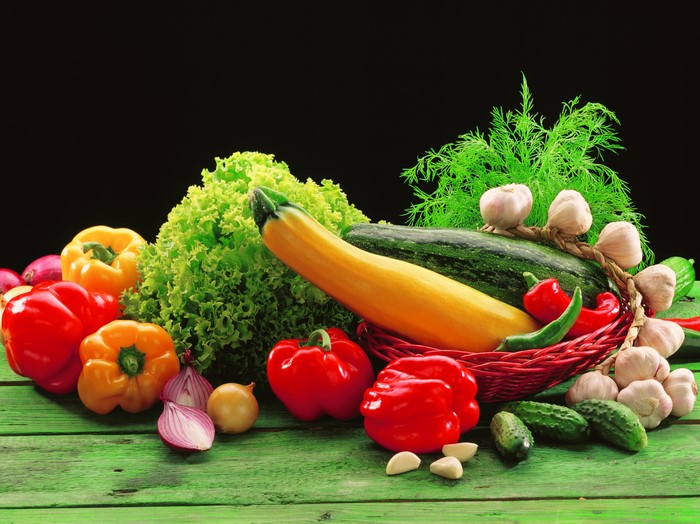 4K Vegetables: Bell Peppers, Garlic, Cucumbers, Dill