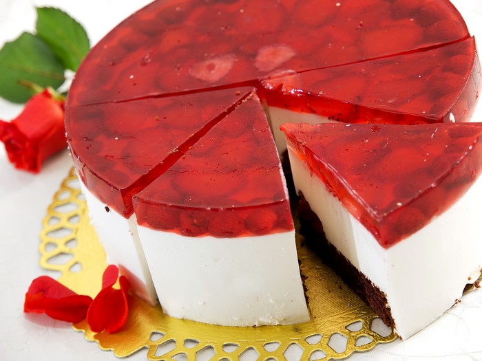 Strawberry jelly cake with red rose