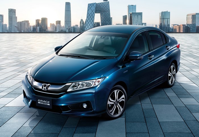 Blue 2014-16 Honda Grace Hybrid Sedan