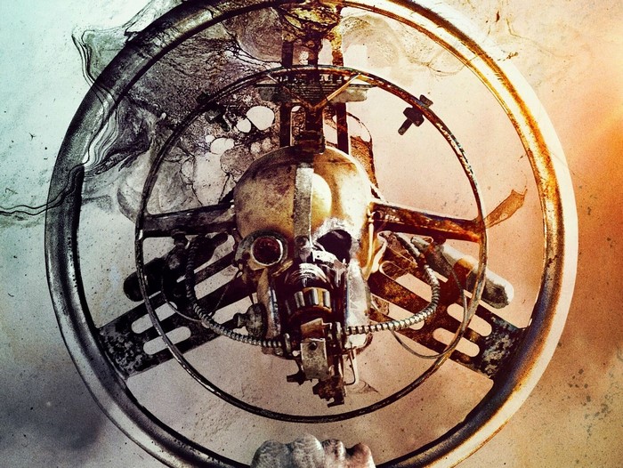 Skull with gas mask on steering wheel from Mad Max: Fury Road