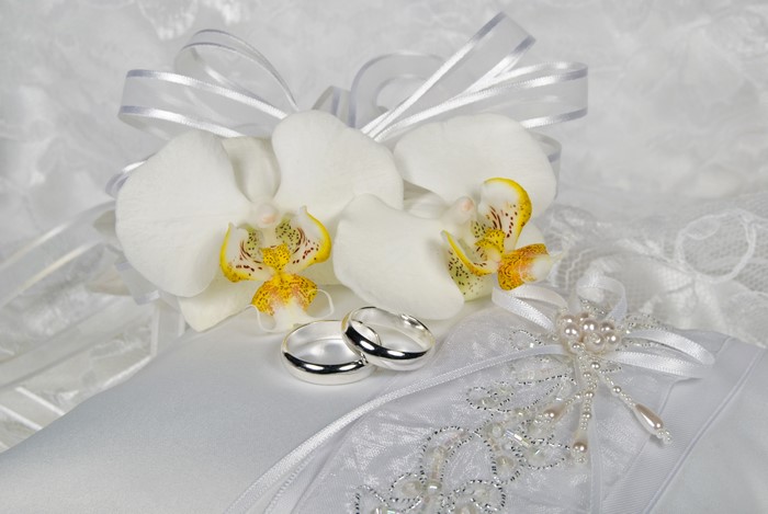 Wedding Rings with White Orchids and Pearls