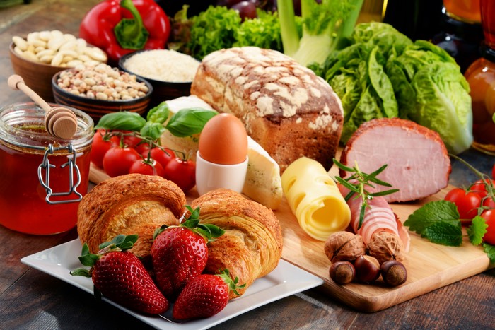 Croissant, Strawberry, Bread, Ham, Vegetables, Honey