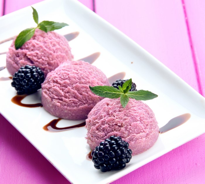 Blackberry ice cream with mint and sauce