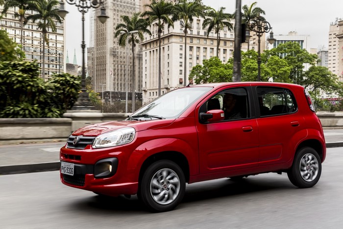 Red Fiat Uno Attractive driving in city