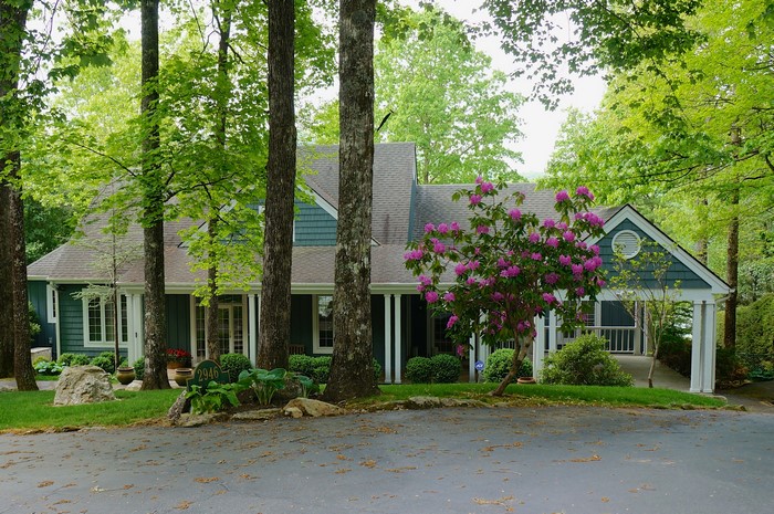 House at 2946 Lake Toxaway Drive, USA