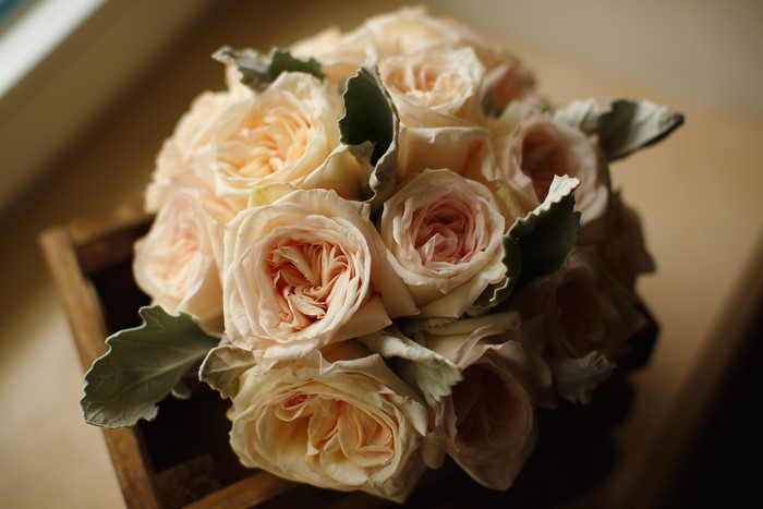Peach and pink roses in a wooden box