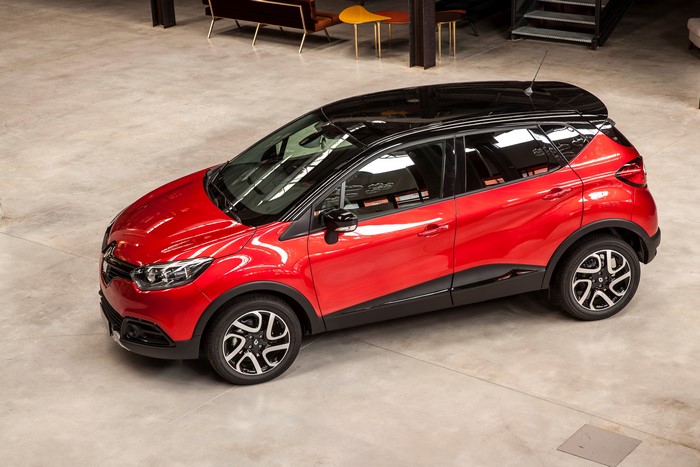 Red 2016 Renault Captur Hypnotic with Black Roof
