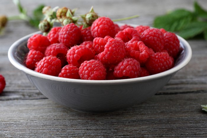 Raspberries in a bowl