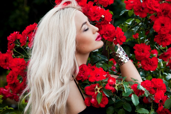 Blonde girl with roses