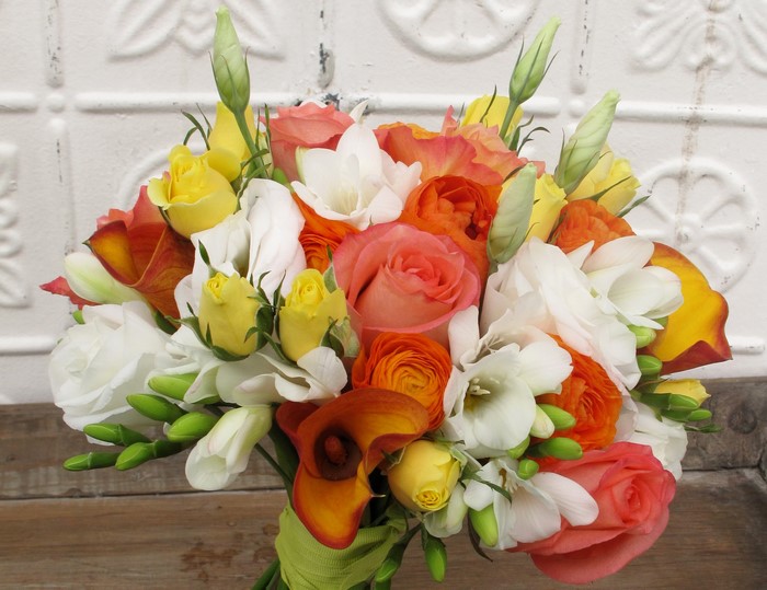Colorful bouquet of roses and calla lilies