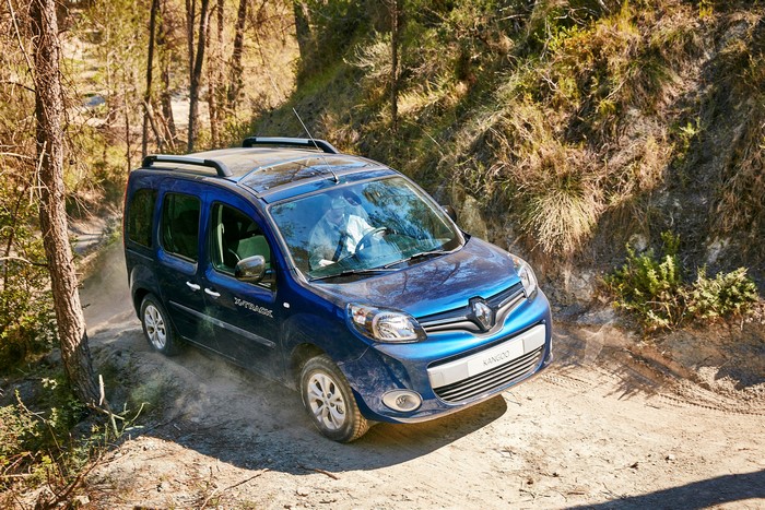Renault Kangoo X-Track driving on a dirt road