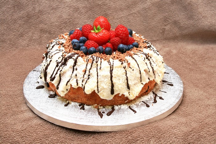 Bundt cake with berries and chocolate drizzle
