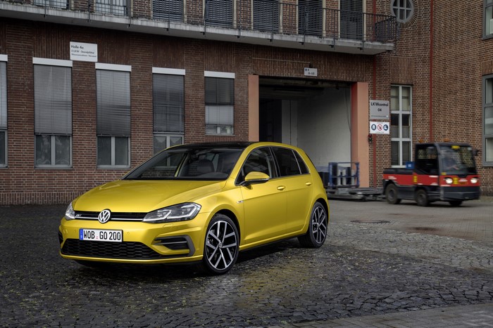 2017 Volkswagen Golf TSI R-Line 5-door