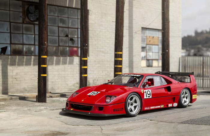 Red Ferrari F40 LM race car with number 19