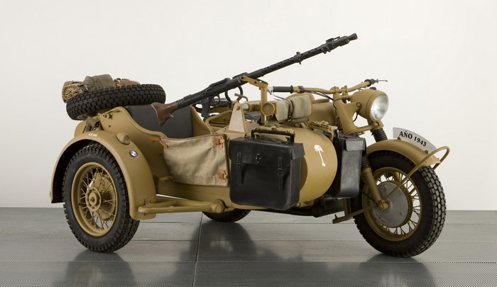 1943 BMW R 75 motorcycle with sidecar and machine gun