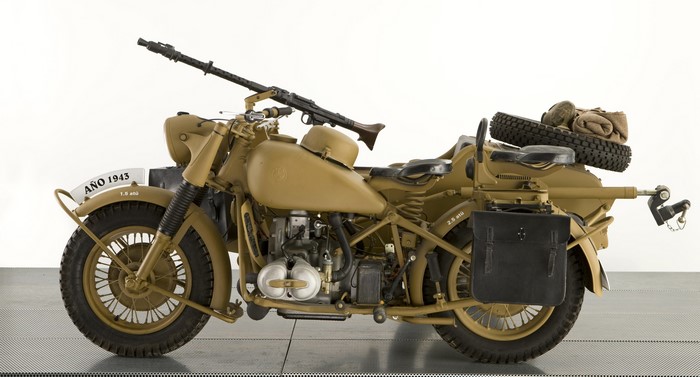 1943 BMW R 75 motorcycle with sidecar and machine gun