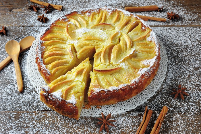 Apple pie with cinnamon and powdered sugar