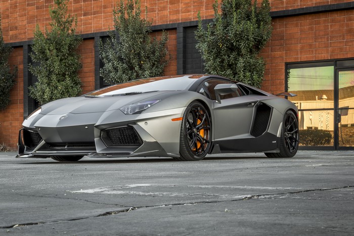 4K Lamborghini Aventador-V Roadster with Matte Finish