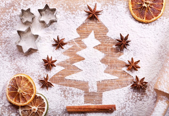Christmas tree made of flour with star anise and oranges