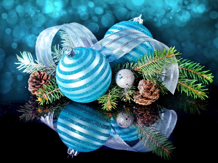 Christmas Ornaments with Pine Cones and Ribbon
