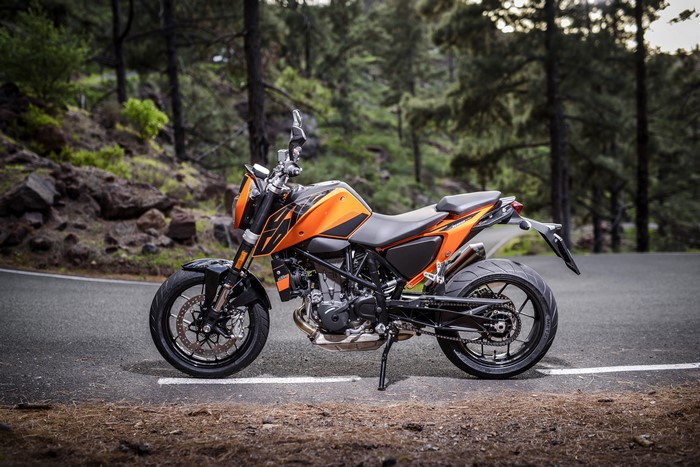4K 2017 690 Duke KTM Motorcycle Side View