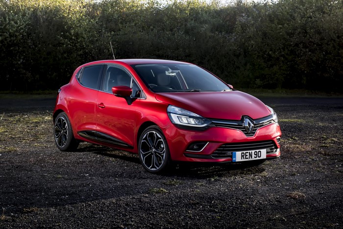 Red Renault Clio 2016