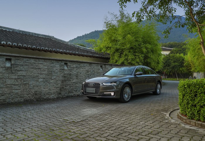 2016 Audi A6 L e-tron Metallic
