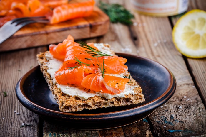 Salmon on crackers with cream cheese and dill