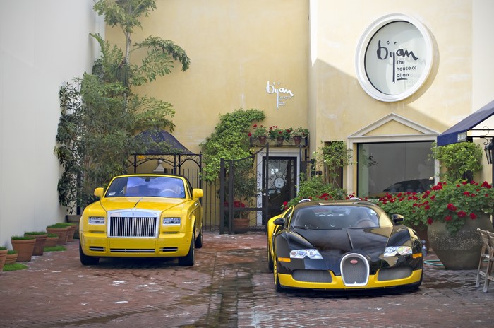 Rolls-Royce Phantom and Bugatti Veyron outside Bijan