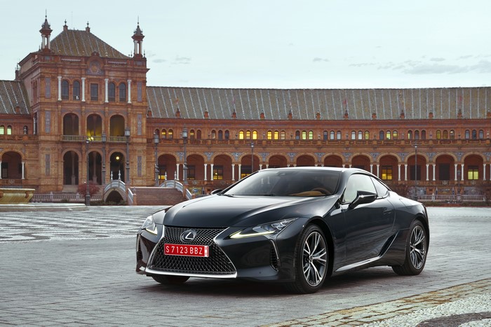 Lexus LC 500 EU-spec in Plaza de España, Seville