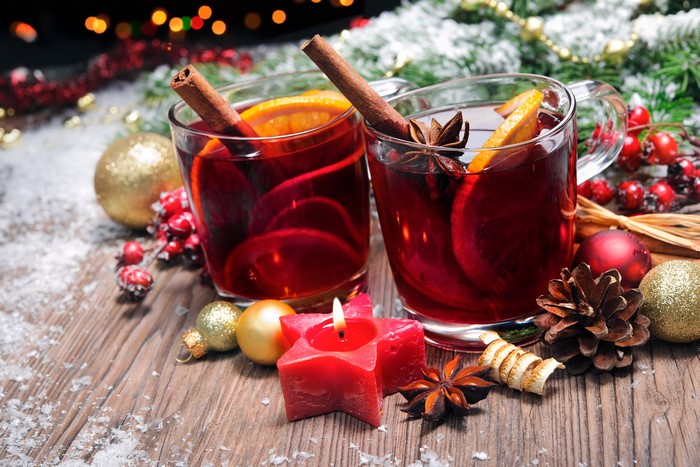 Christmas mulled wine with oranges and cinnamon