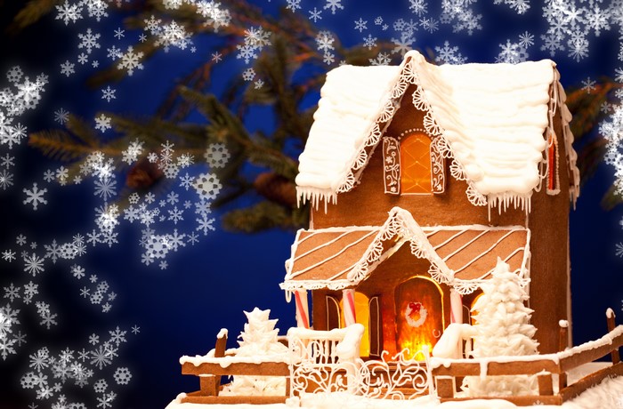 Gingerbread house with snow and Christmas tree