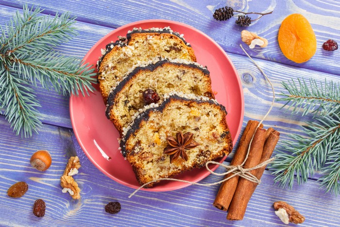 Christmas pound cake with cinnamon and nuts