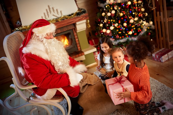 4K Christmas Santa Claus with Children and Gifts