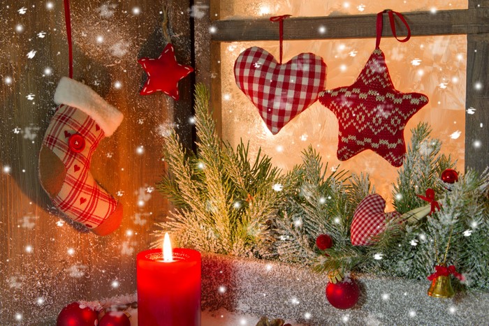Cozy 4K Christmas Candle and Decoration Scene