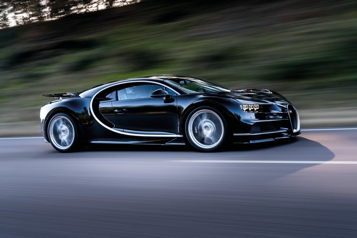 4K Black Bugatti Chiron in Motion