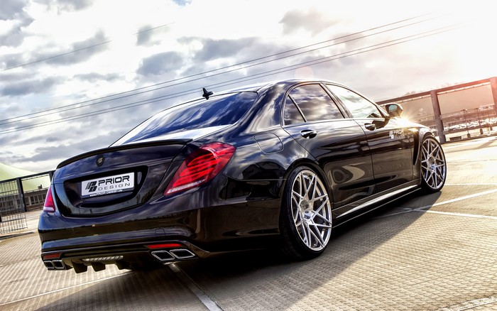 Black Prior-Design W222 S-Klasse Mercedes-Benz from back