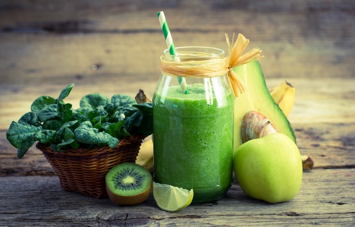 Green Smoothie with Spinach, Kiwi, Apple, and Avocado