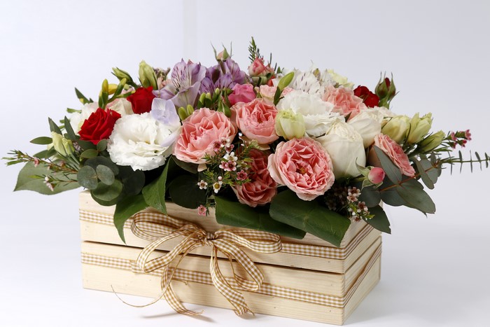 Bouquet of Roses and Eustoma in a Wooden Crate with Bowknot
