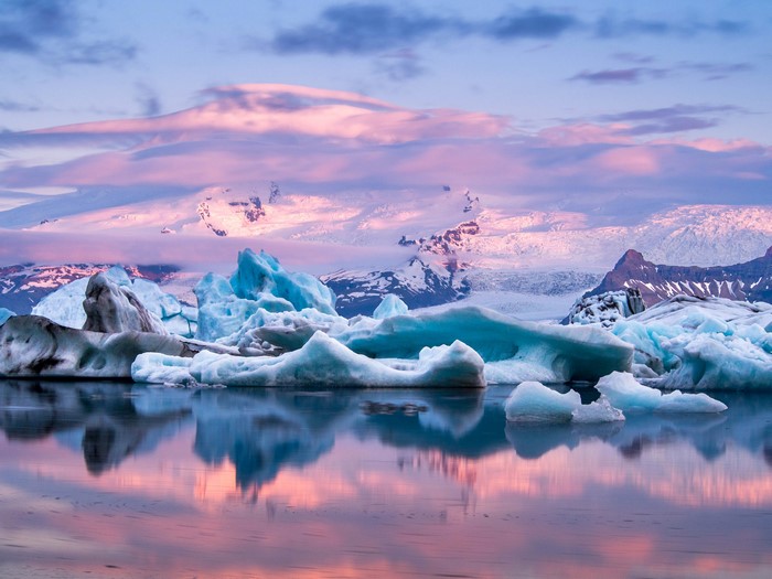 4K Jokulsarlon Lagoon Iceland Icebergs and Mountains