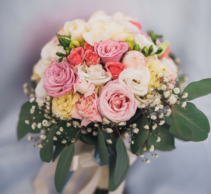 Bouquet of Roses and Eustoma with Eucalyptus
