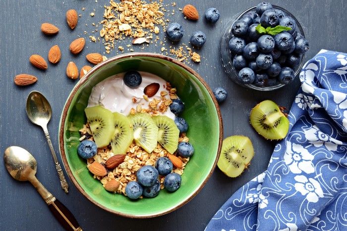 4K Muesli with Blueberries, Kiwi, and Nuts