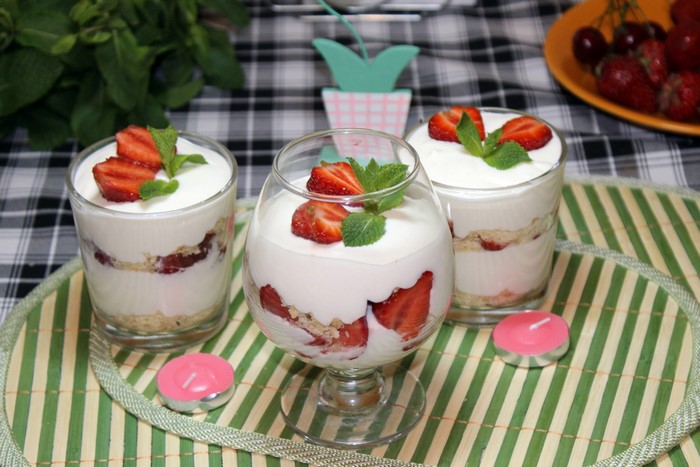 Strawberry yogurt desserts in glasses with mint and strawberries