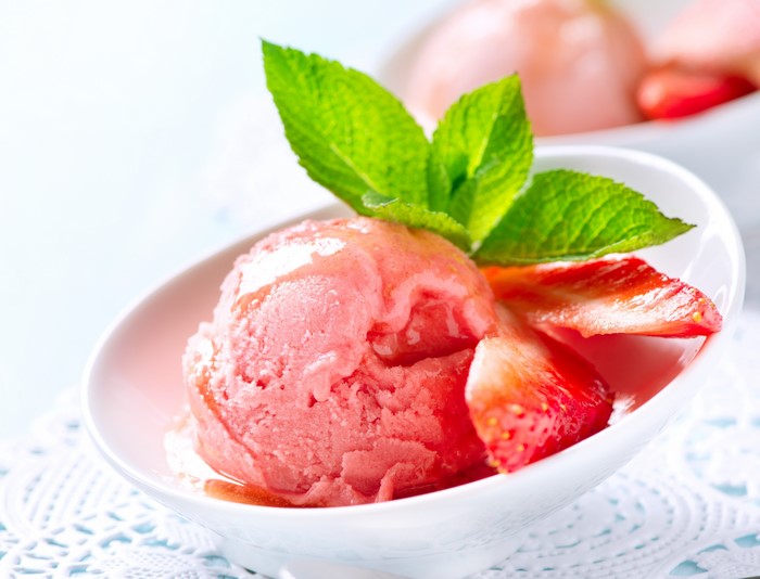 Strawberry ice cream with mint and strawberries