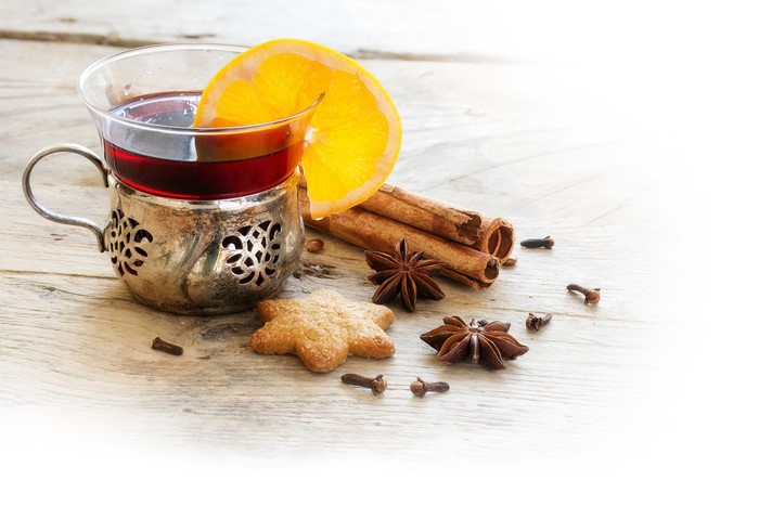 Mulled wine with orange, cinnamon, star anise, and cookies