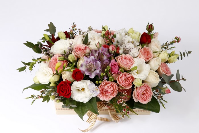 Bouquet of Roses, Eustoma, and Alstroemeria