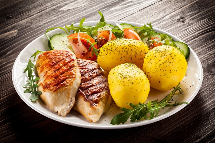 Grilled chicken breast with potatoes and salad