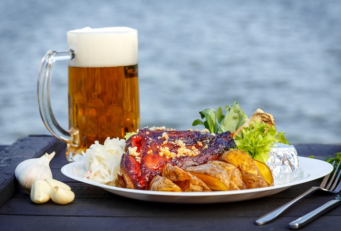 4K Beer and Meat Platter with Garlic