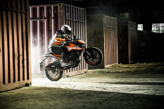 4K 2017 125 Duke KTM Motorcycle Jump
