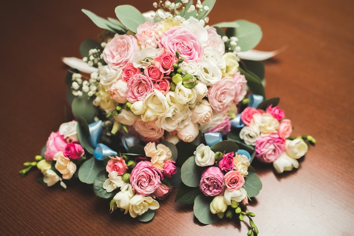 Bouquets and Boutonnieres with Roses and Eustoma